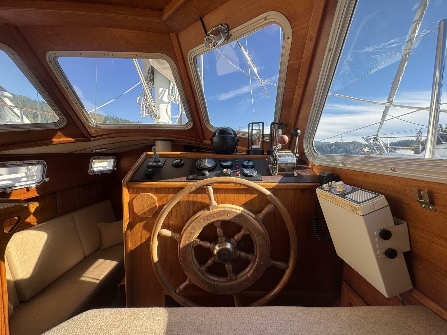 1981 Truant 37 Raised Pilothouse