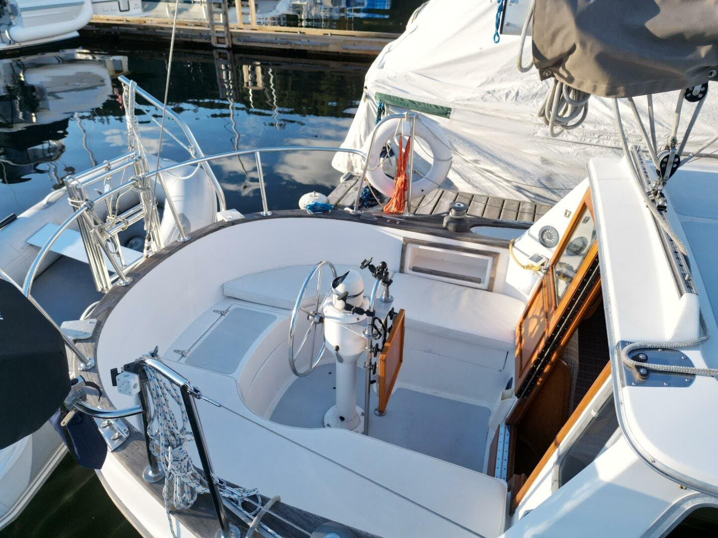 1981 Truant 37 Raised Pilothouse