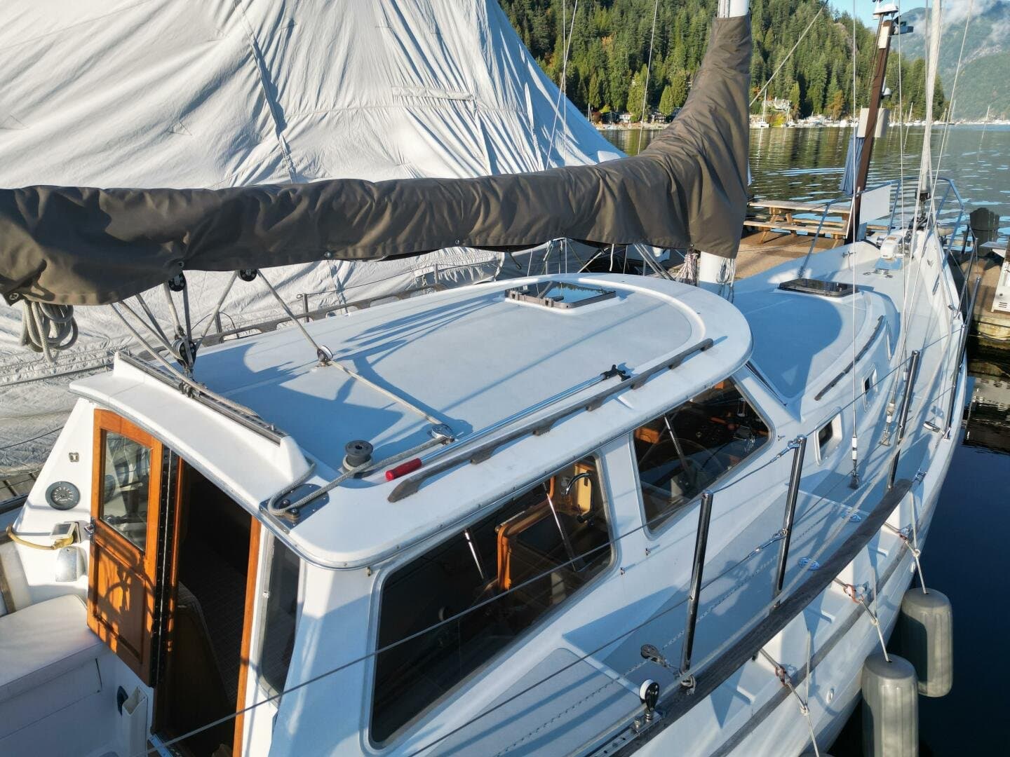 1981 Truant 37 Raised Pilothouse