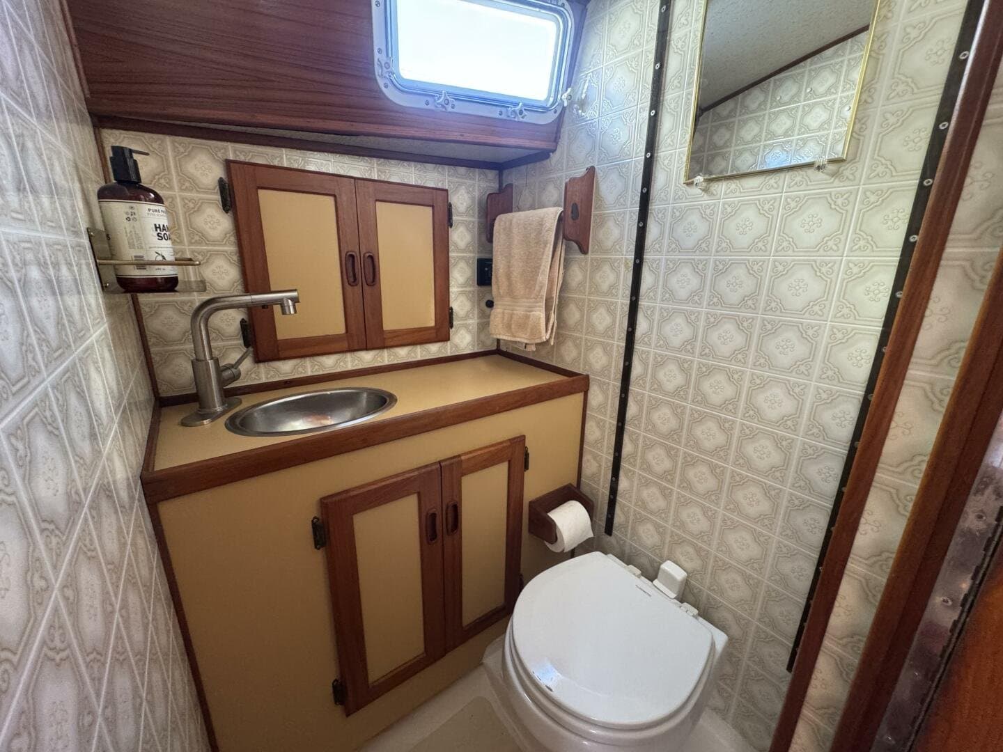 1981 Truant 37 Raised Pilothouse