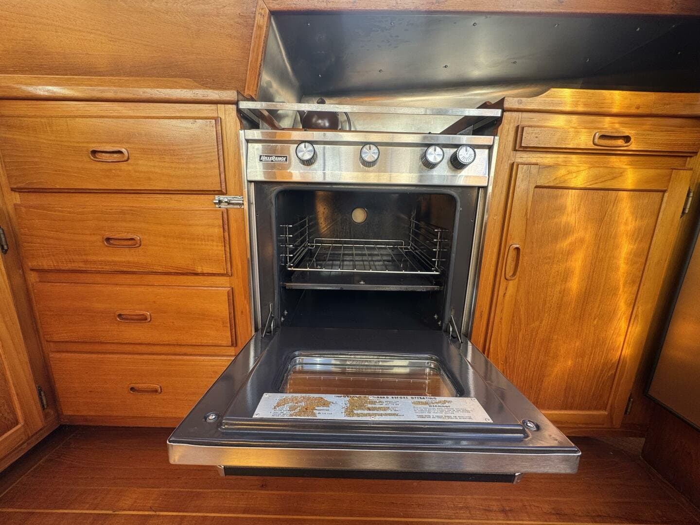 1981 Truant 37 Raised Pilothouse