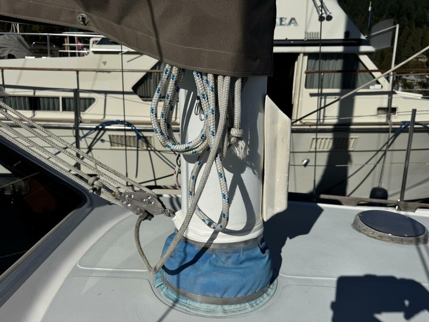 1981 Truant 37 Raised Pilothouse