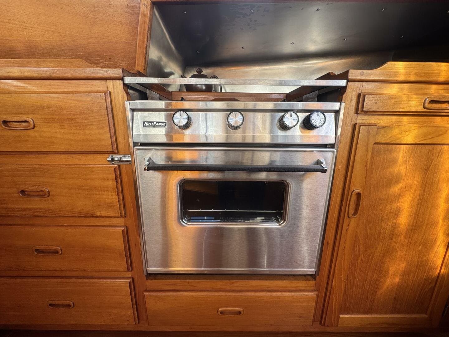 1981 Truant 37 Raised Pilothouse