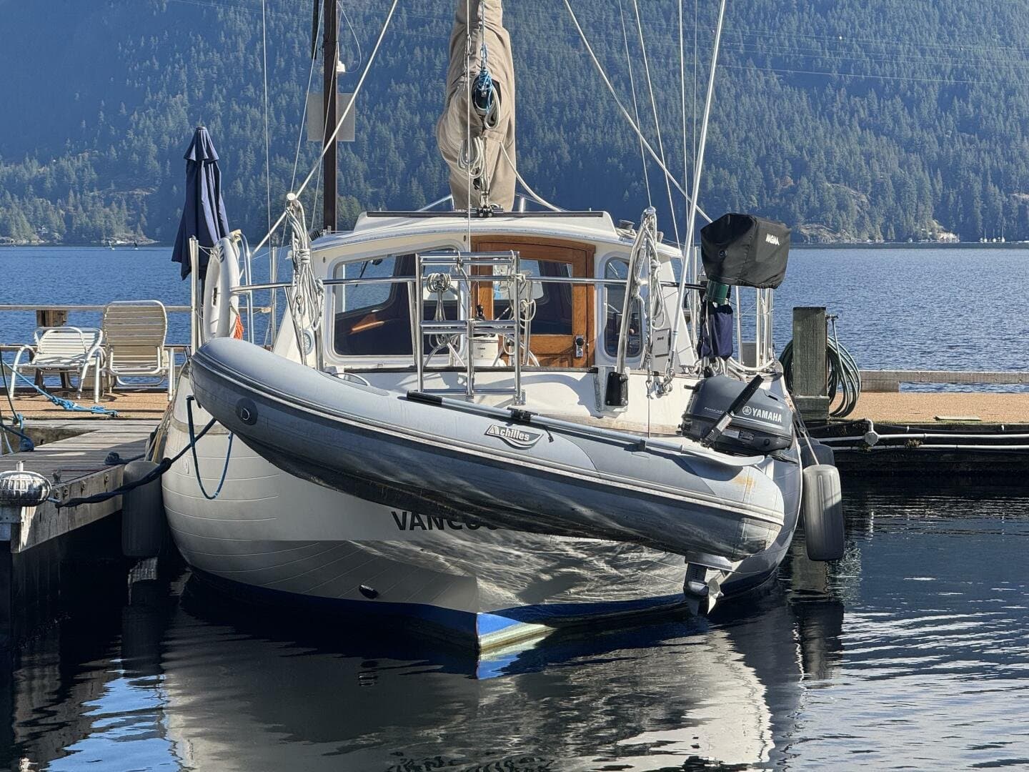 1981 Truant 37 Raised Pilothouse