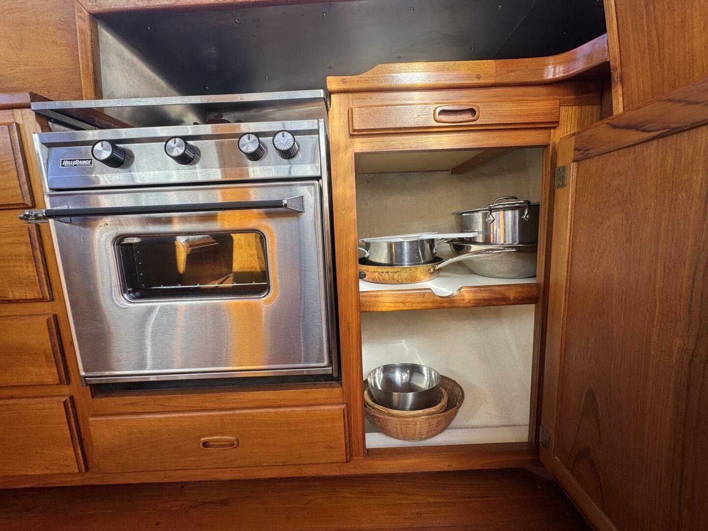 1981 Truant 37 Raised Pilothouse