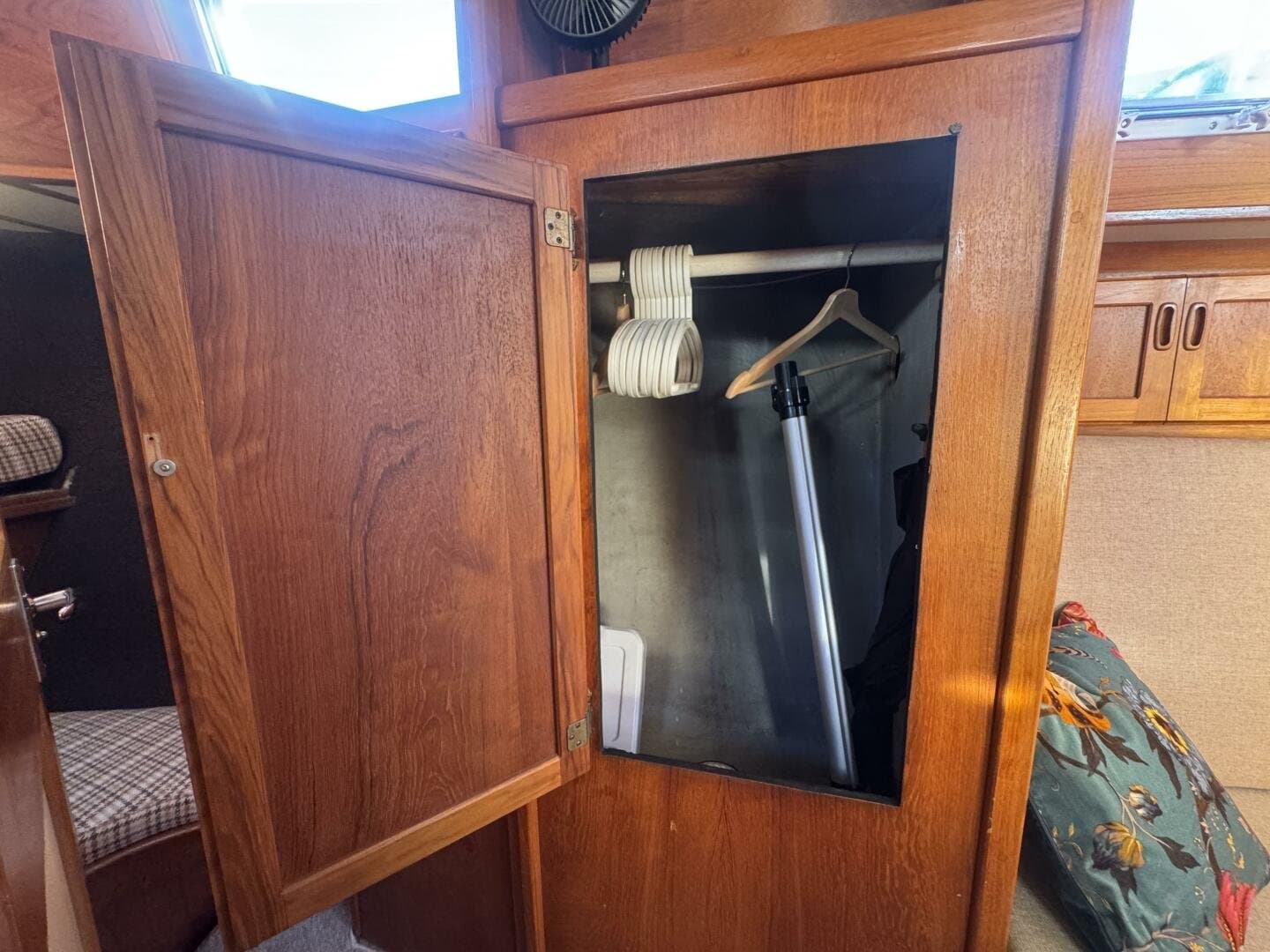 1981 Truant 37 Raised Pilothouse