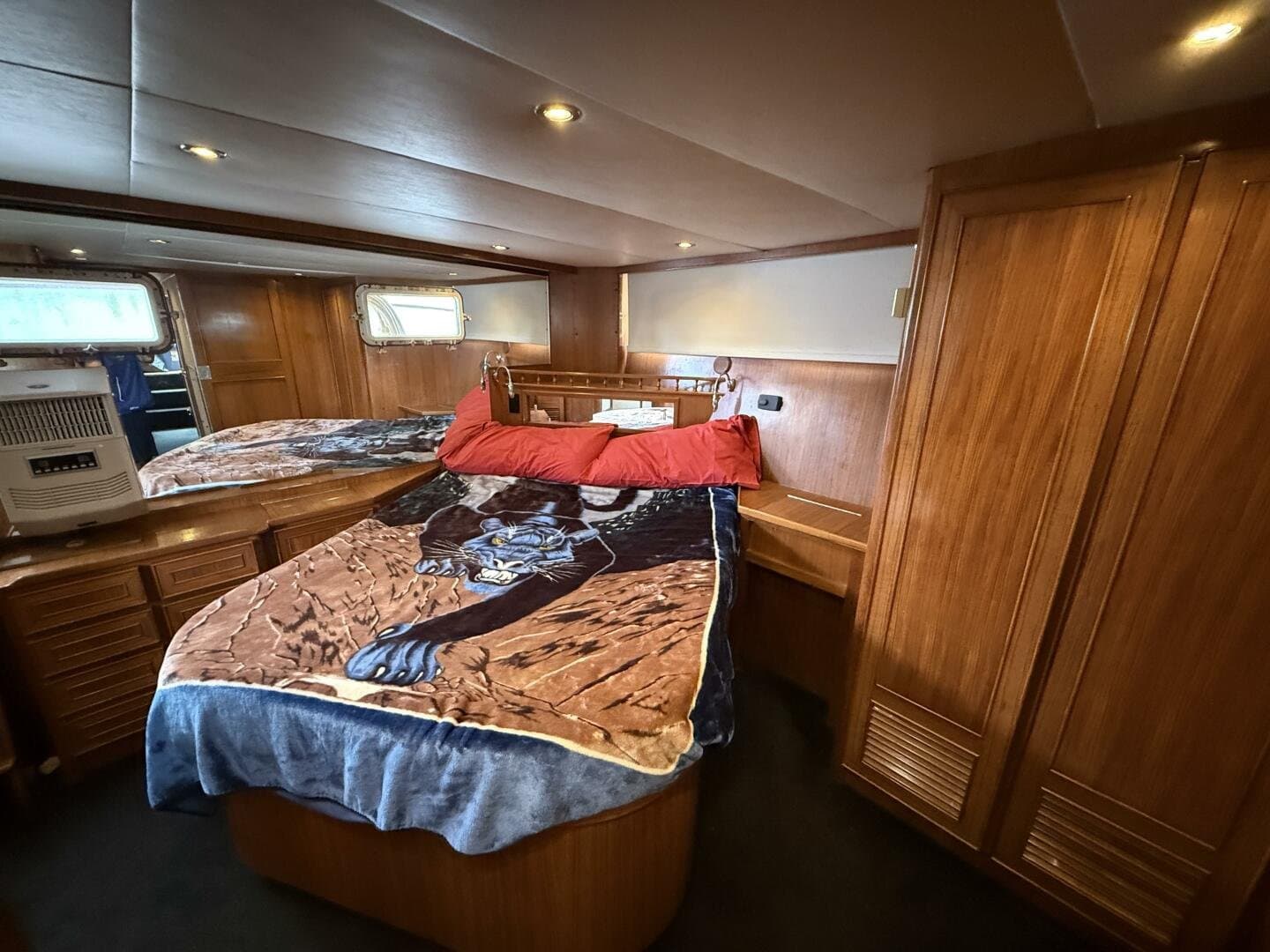 1989 Jefferson 52 Victory Yacht