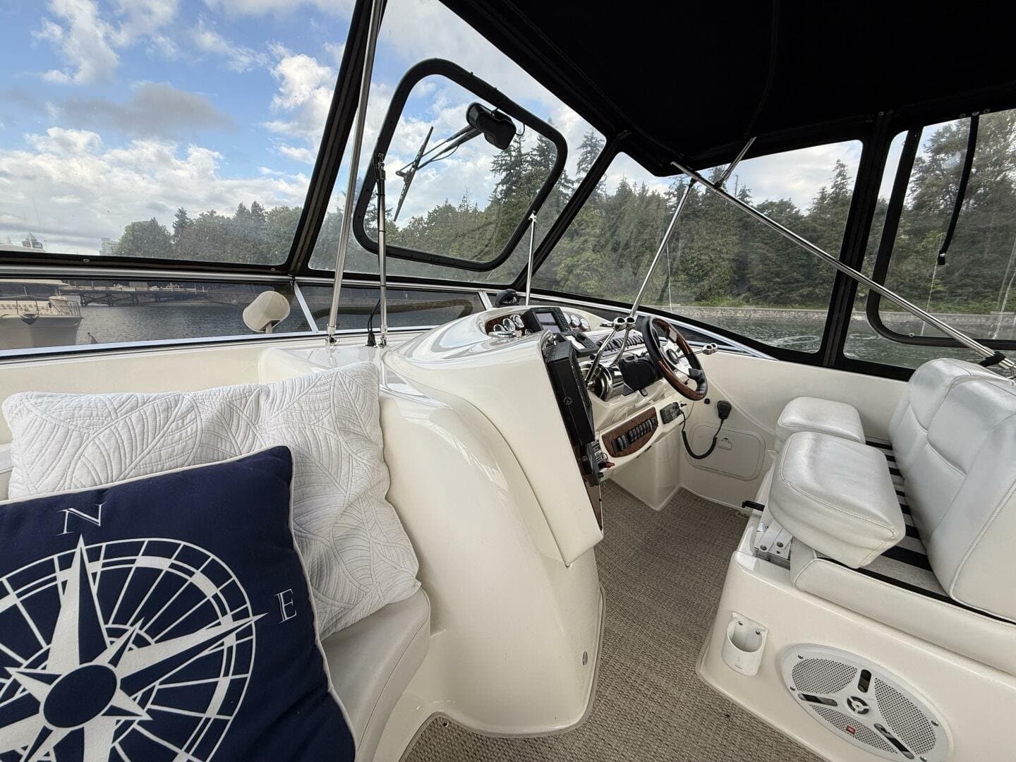 2006 Meridian 411 Sedan Bridge