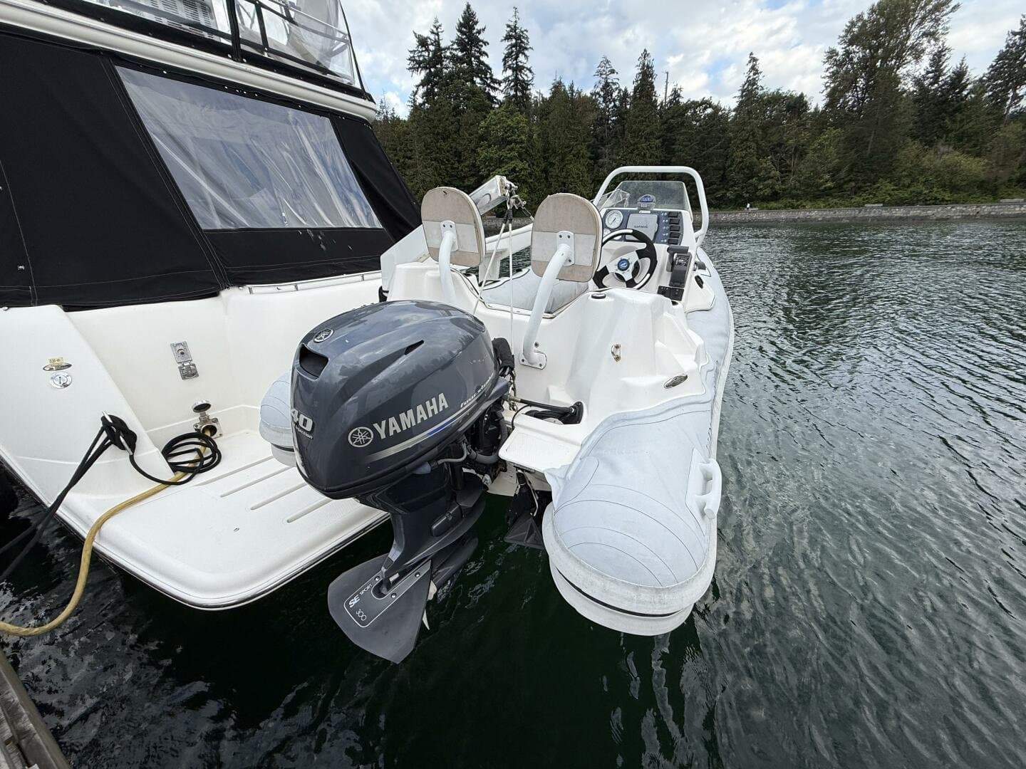 2006 Meridian 411 Sedan Bridge