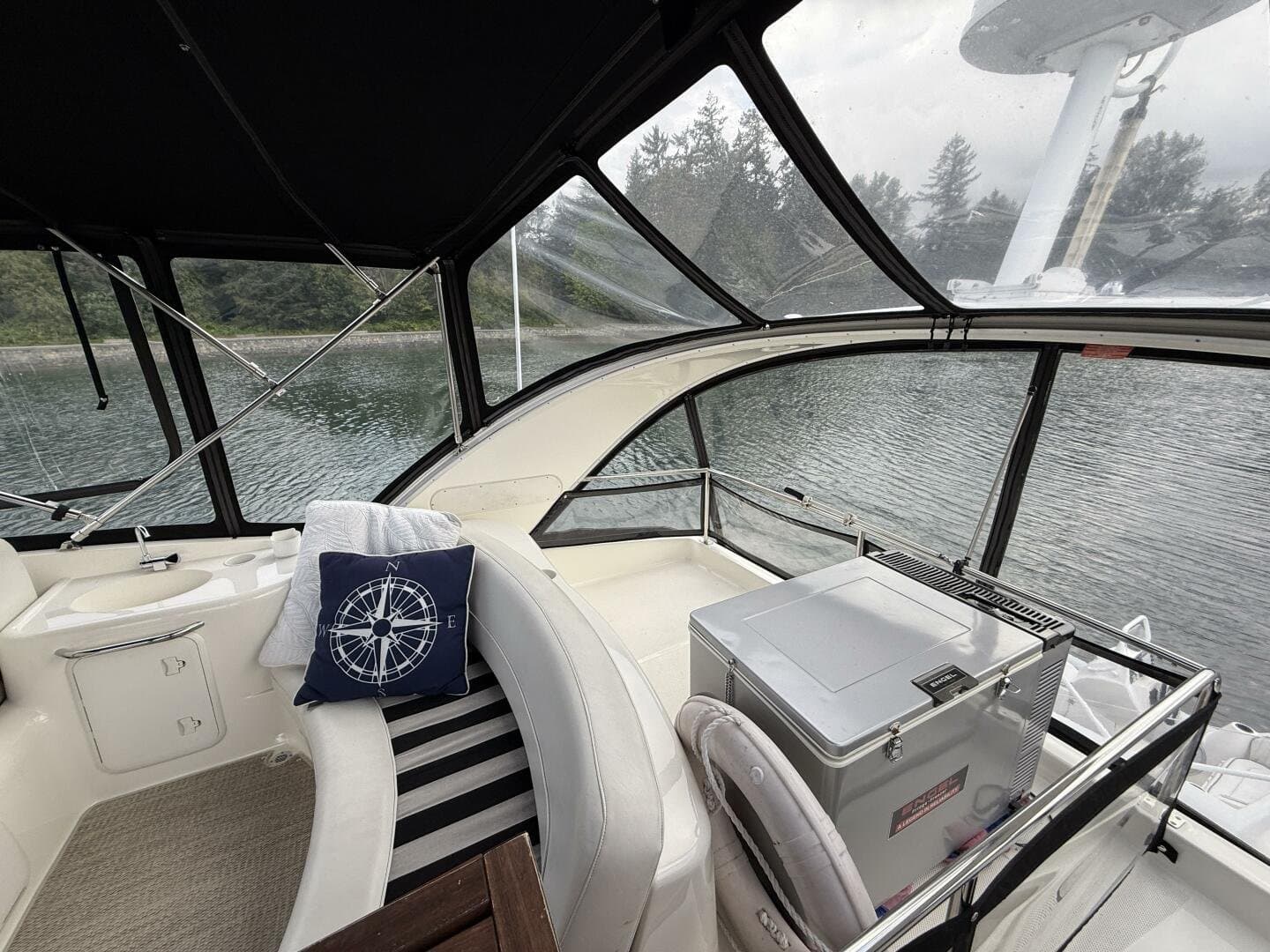 2006 Meridian 411 Sedan Bridge