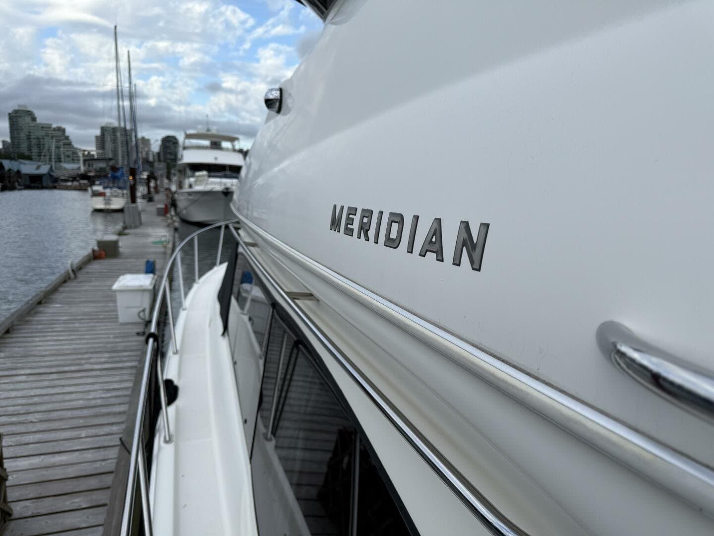 2006 Meridian 411 Sedan Bridge