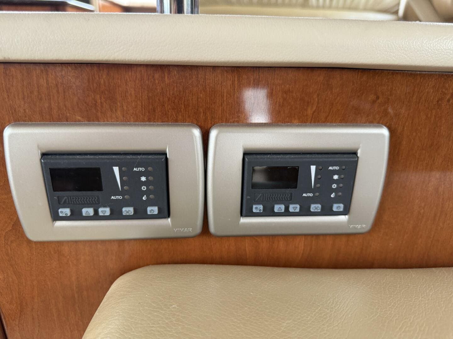 2006 Meridian 411 Sedan Bridge