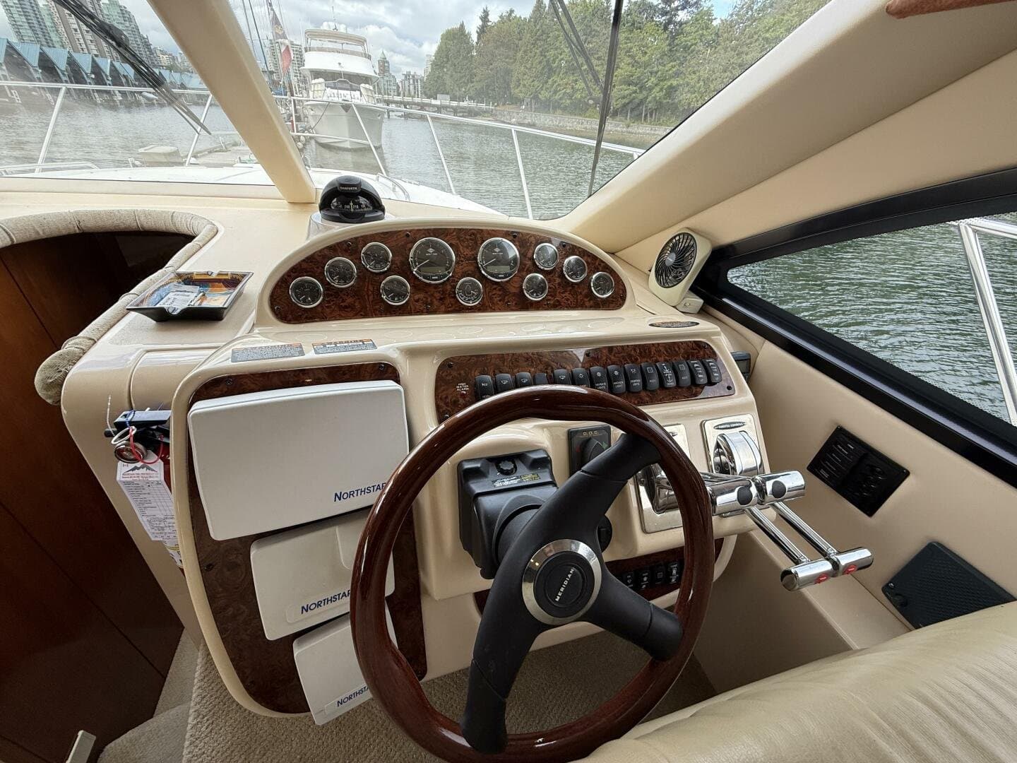 2006 Meridian 411 Sedan Bridge