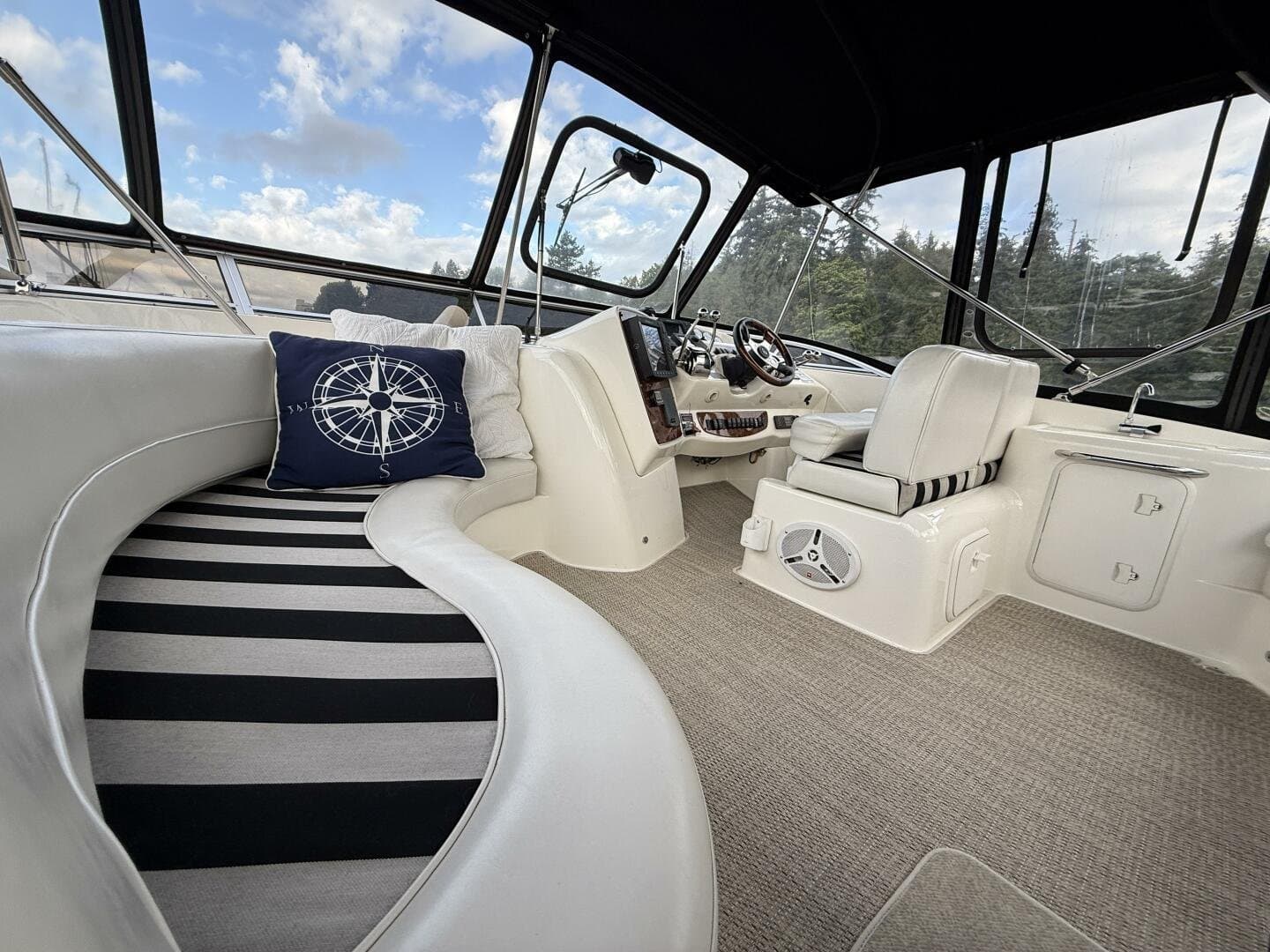 2006 Meridian 411 Sedan Bridge