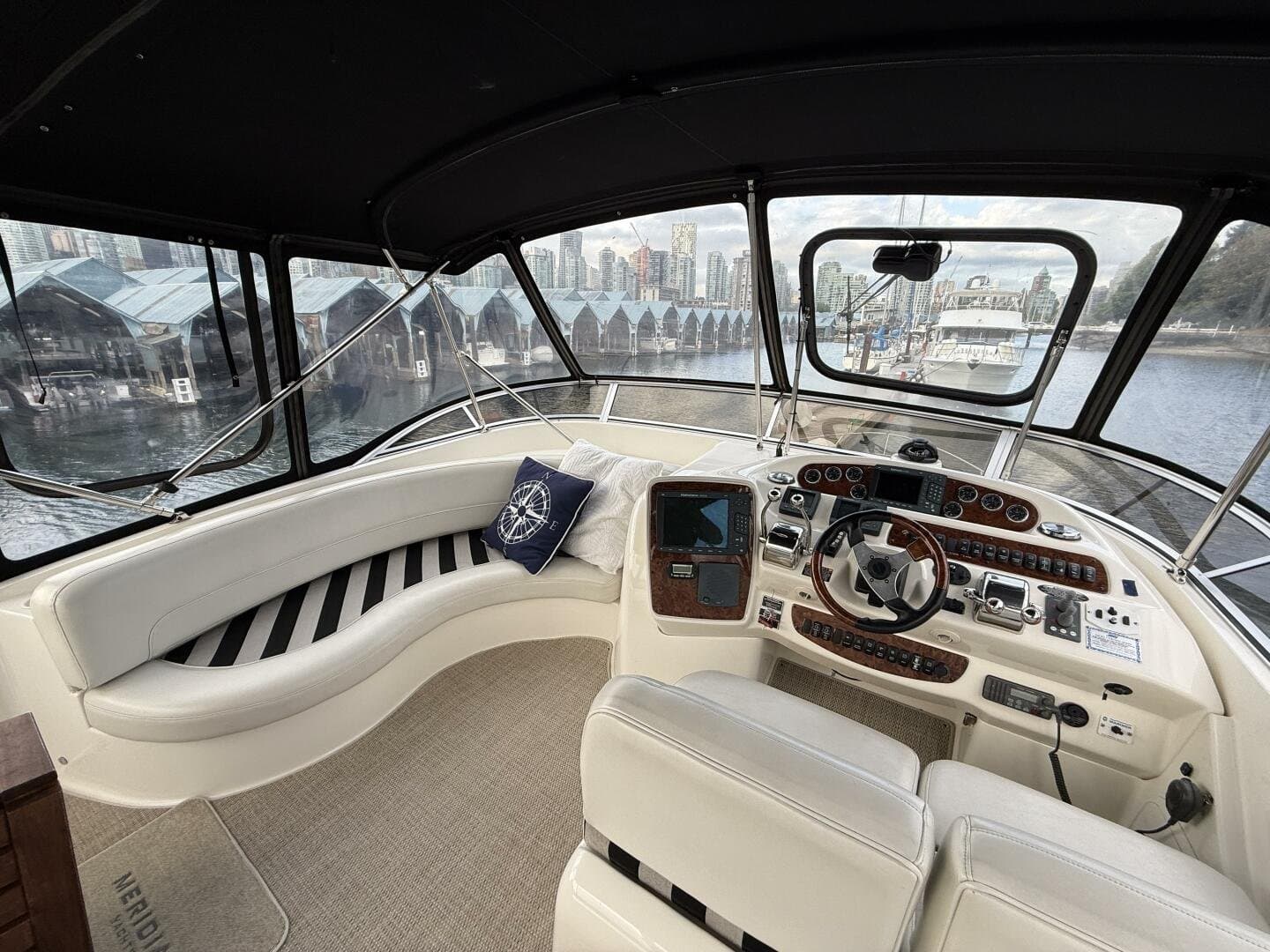 2006 Meridian 411 Sedan Bridge