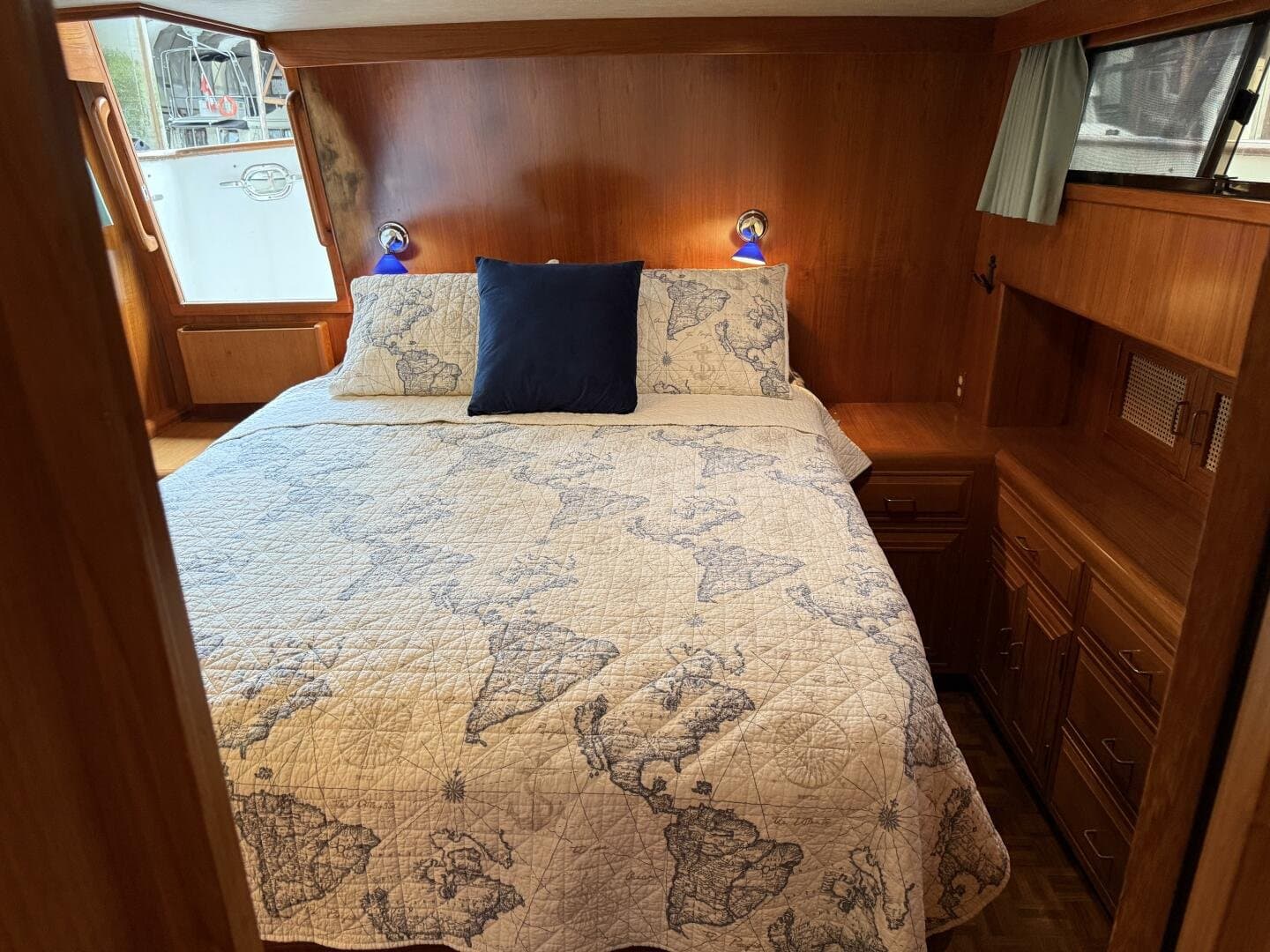 1988 Ocean Alexander 40 Tri Cabin