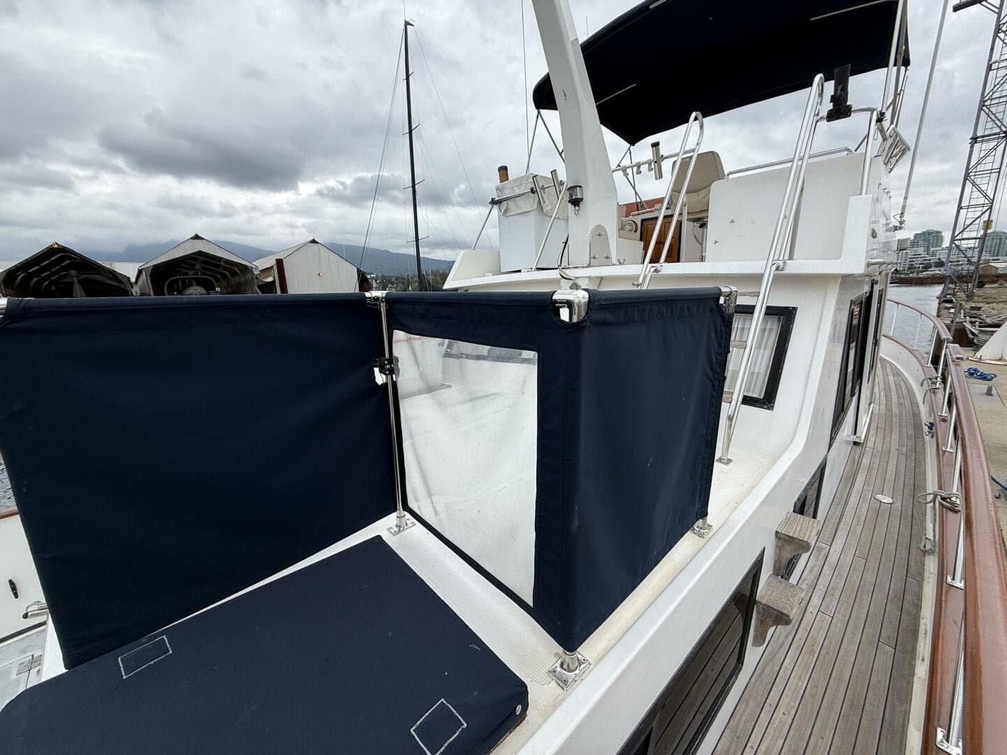 1988 Ocean Alexander 40 Tri Cabin