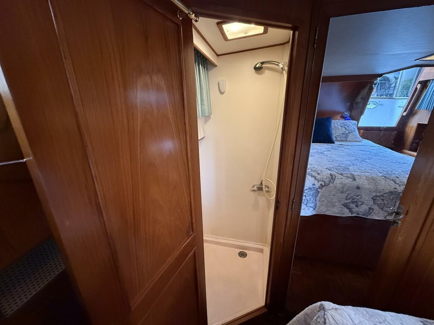 1988 Ocean Alexander 40 Tri Cabin