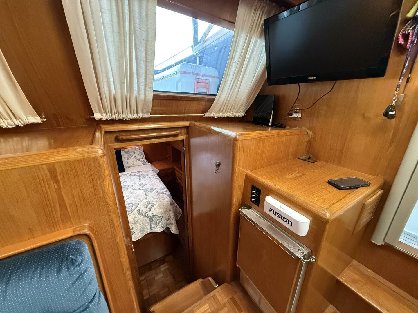 1988 Ocean Alexander 40 Tri Cabin
