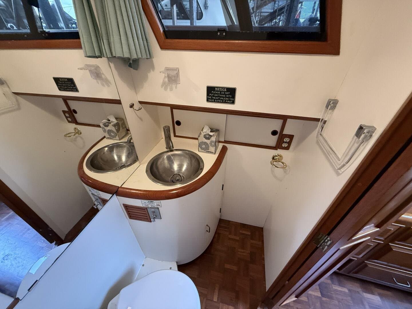 1988 Ocean Alexander 40 Tri Cabin