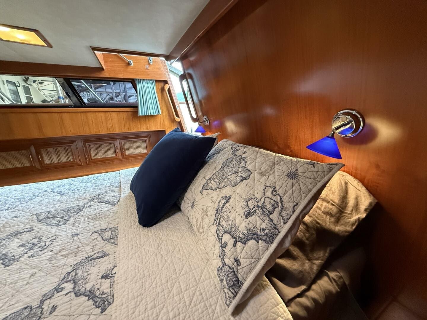 1988 Ocean Alexander 40 Tri Cabin