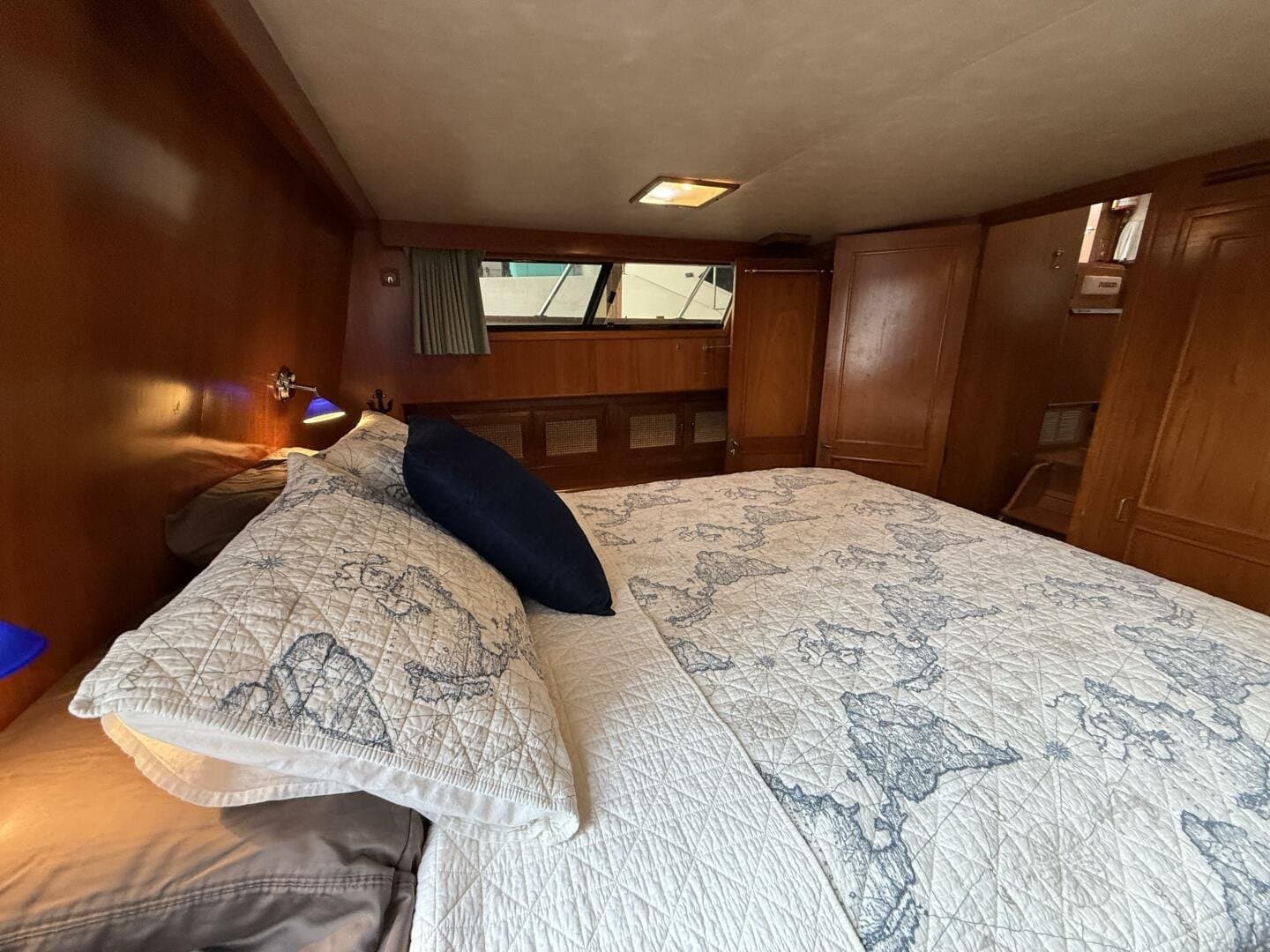 1988 Ocean Alexander 40 Tri Cabin