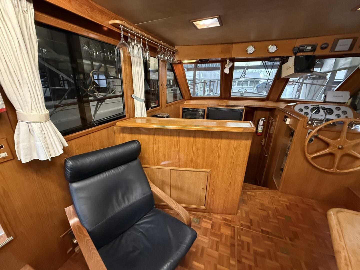 1988 Ocean Alexander 40 Tri Cabin