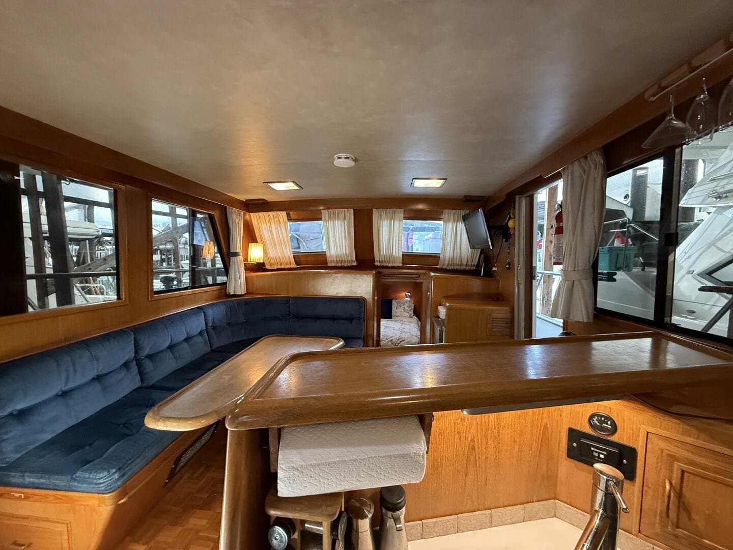 1988 Ocean Alexander 40 Tri Cabin