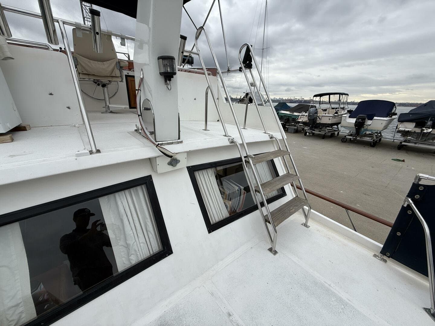 1988 Ocean Alexander 40 Tri Cabin