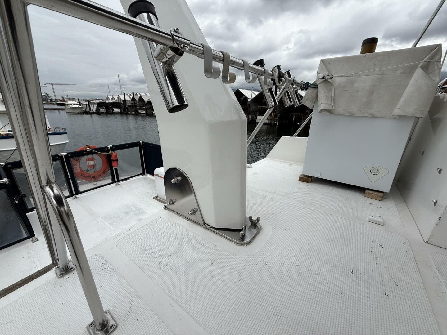 1988 Ocean Alexander 40 Tri Cabin