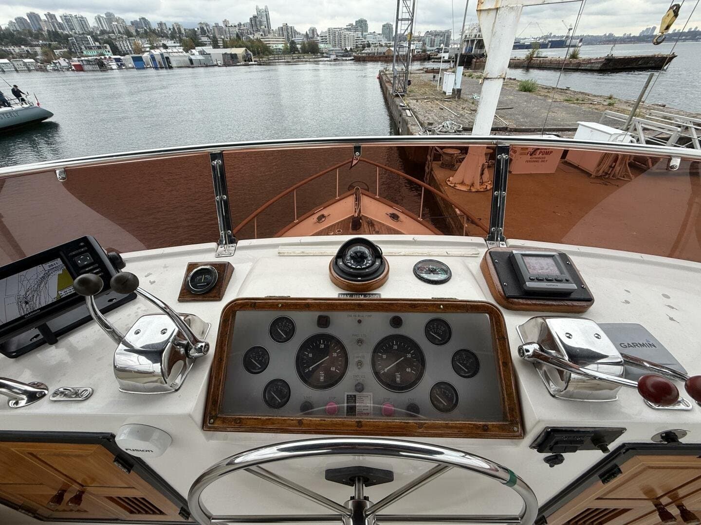 1988 Ocean Alexander 40 Tri Cabin