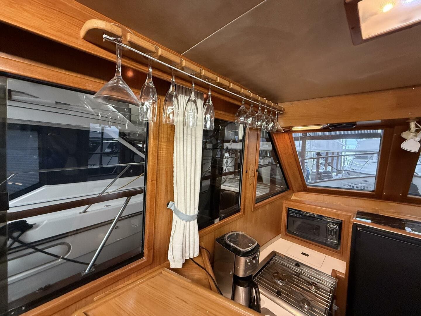 1988 Ocean Alexander 40 Tri Cabin