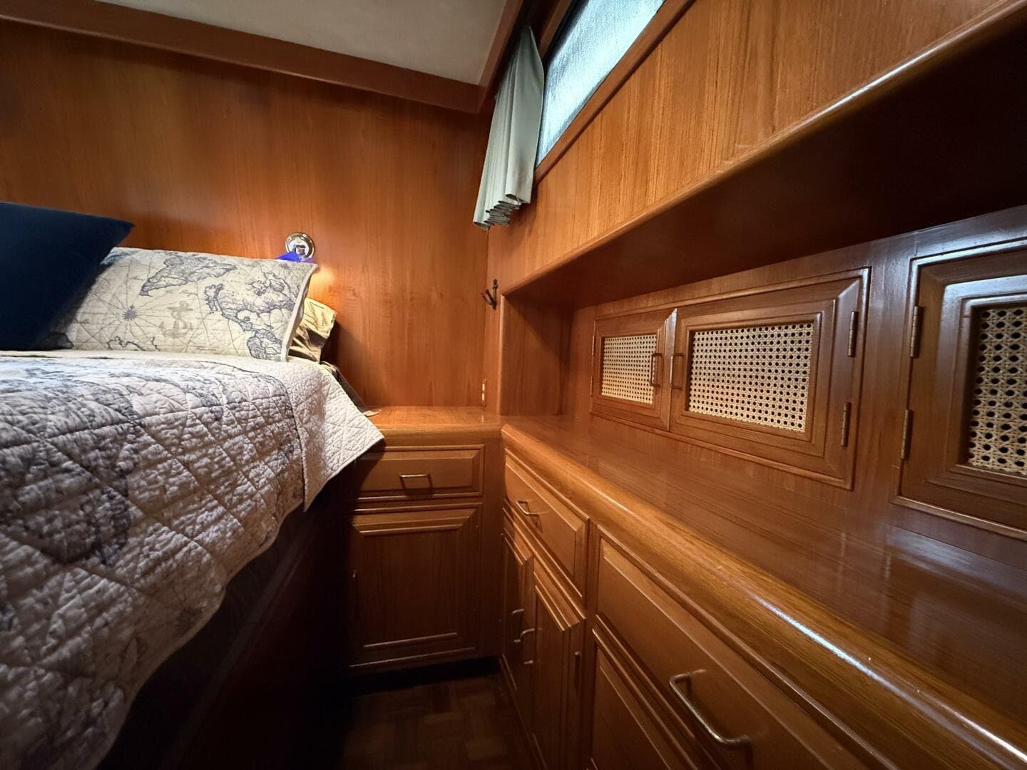 1988 Ocean Alexander 40 Tri Cabin