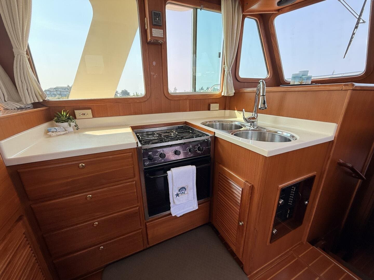 2011 North Pacific 38 Sedan