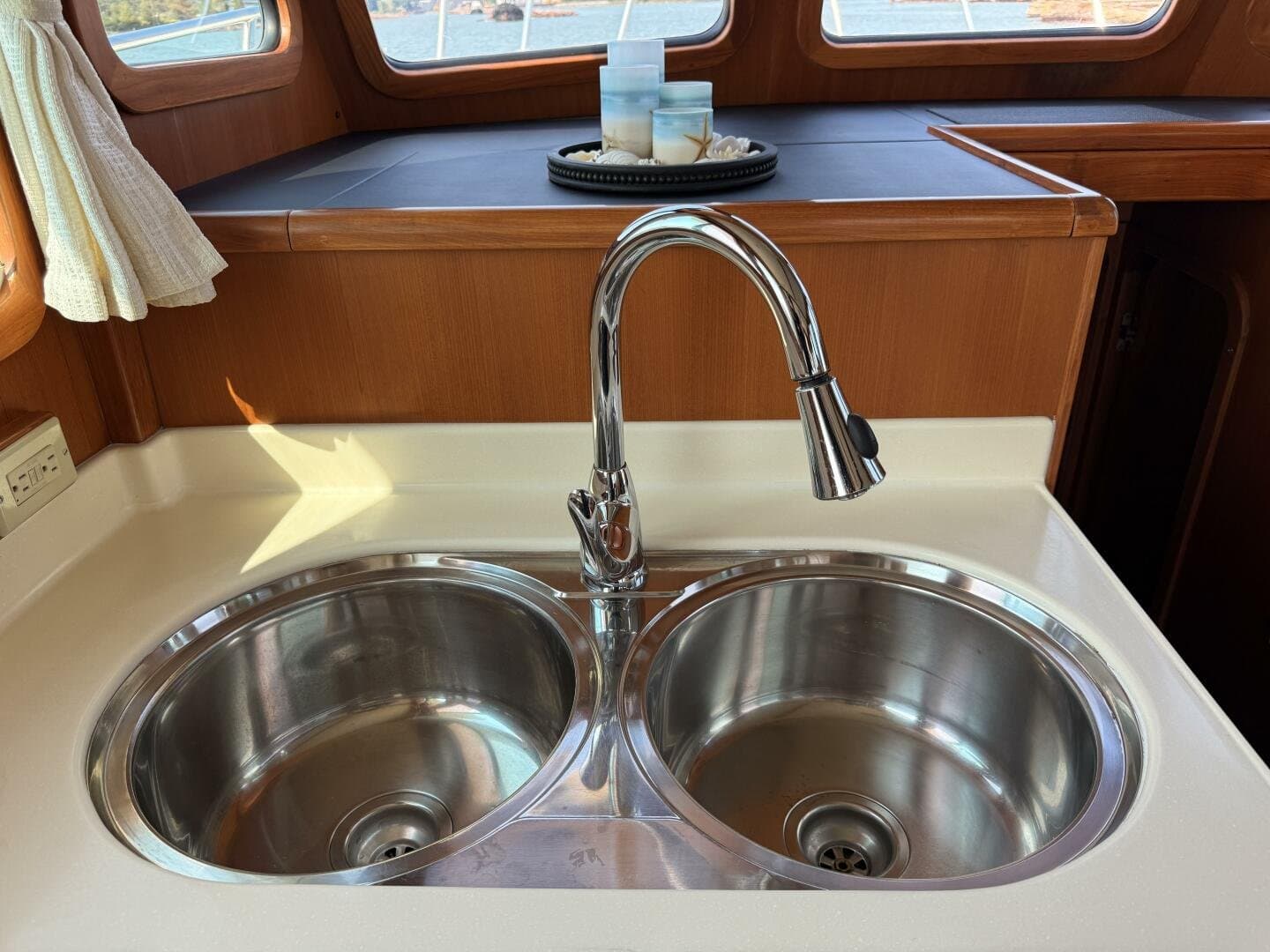 2011 North Pacific 38 Sedan