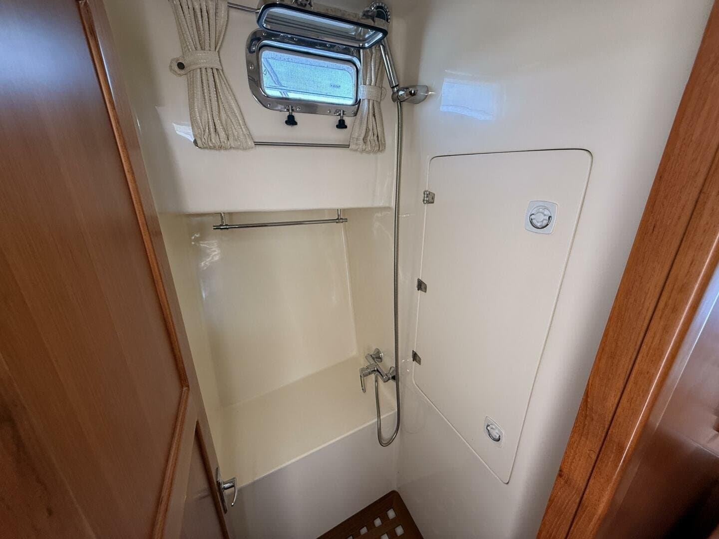 2011 North Pacific 38 Sedan