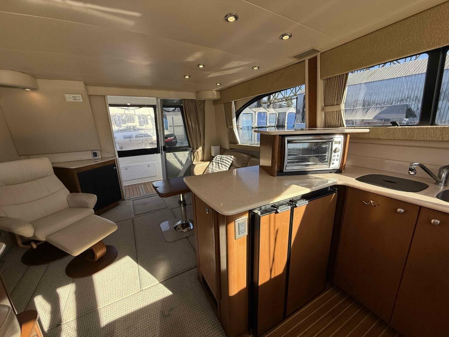 2005 Meridian 381