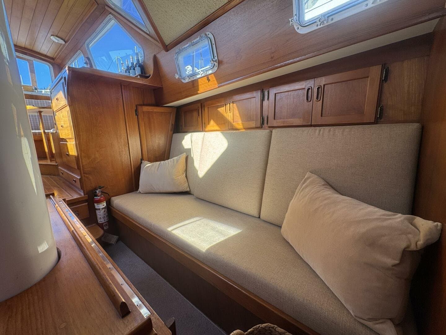 1981 Truant 37 Raised Pilothouse