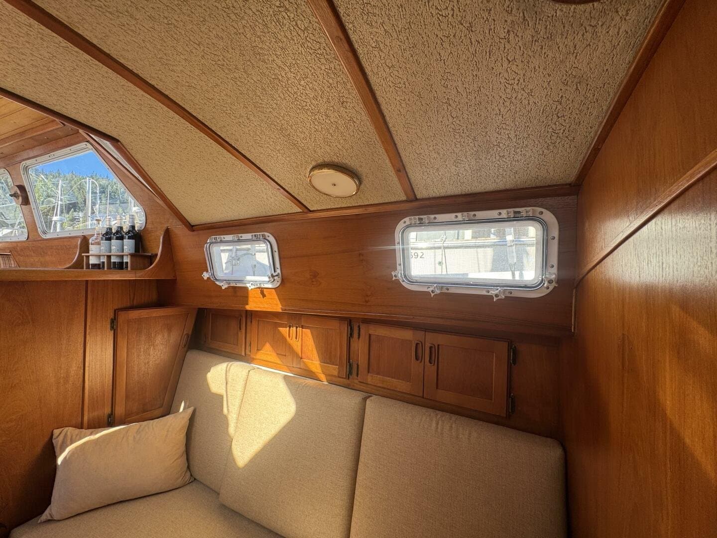 1981 Truant 37 Raised Pilothouse