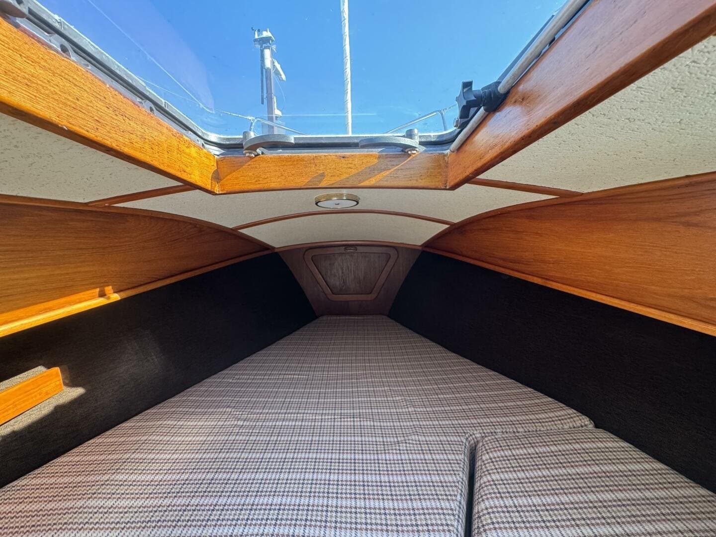 1981 Truant 37 Raised Pilothouse