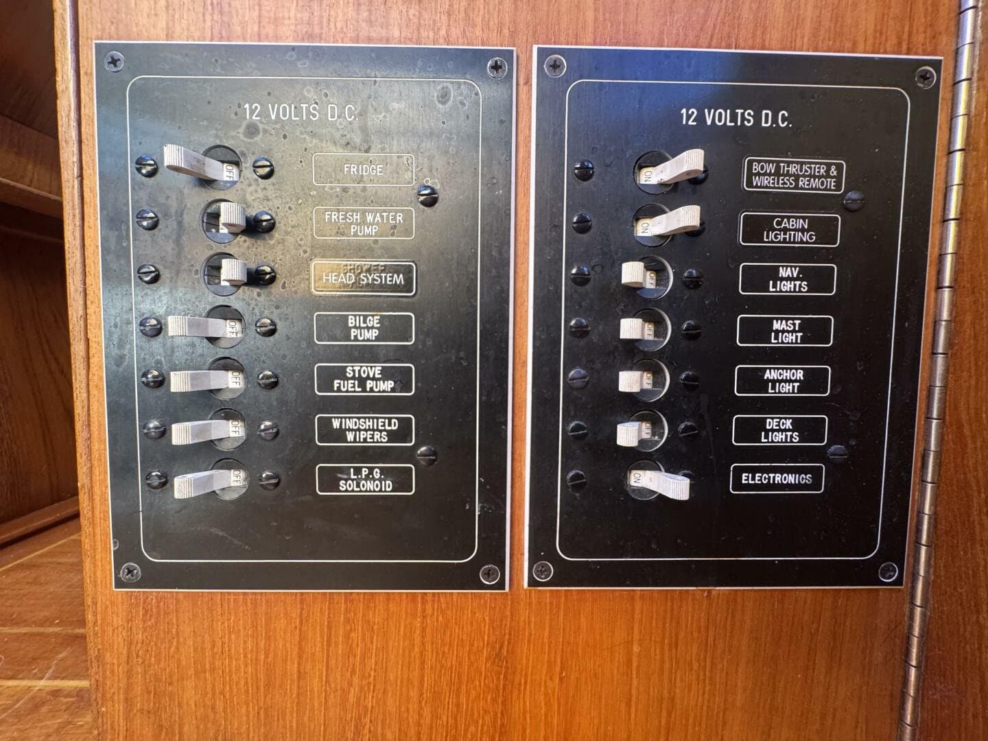 1981 Truant 37 Raised Pilothouse