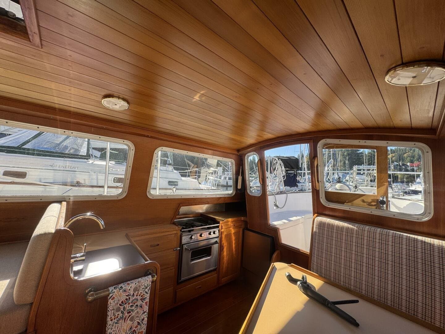 1981 Truant 37 Raised Pilothouse