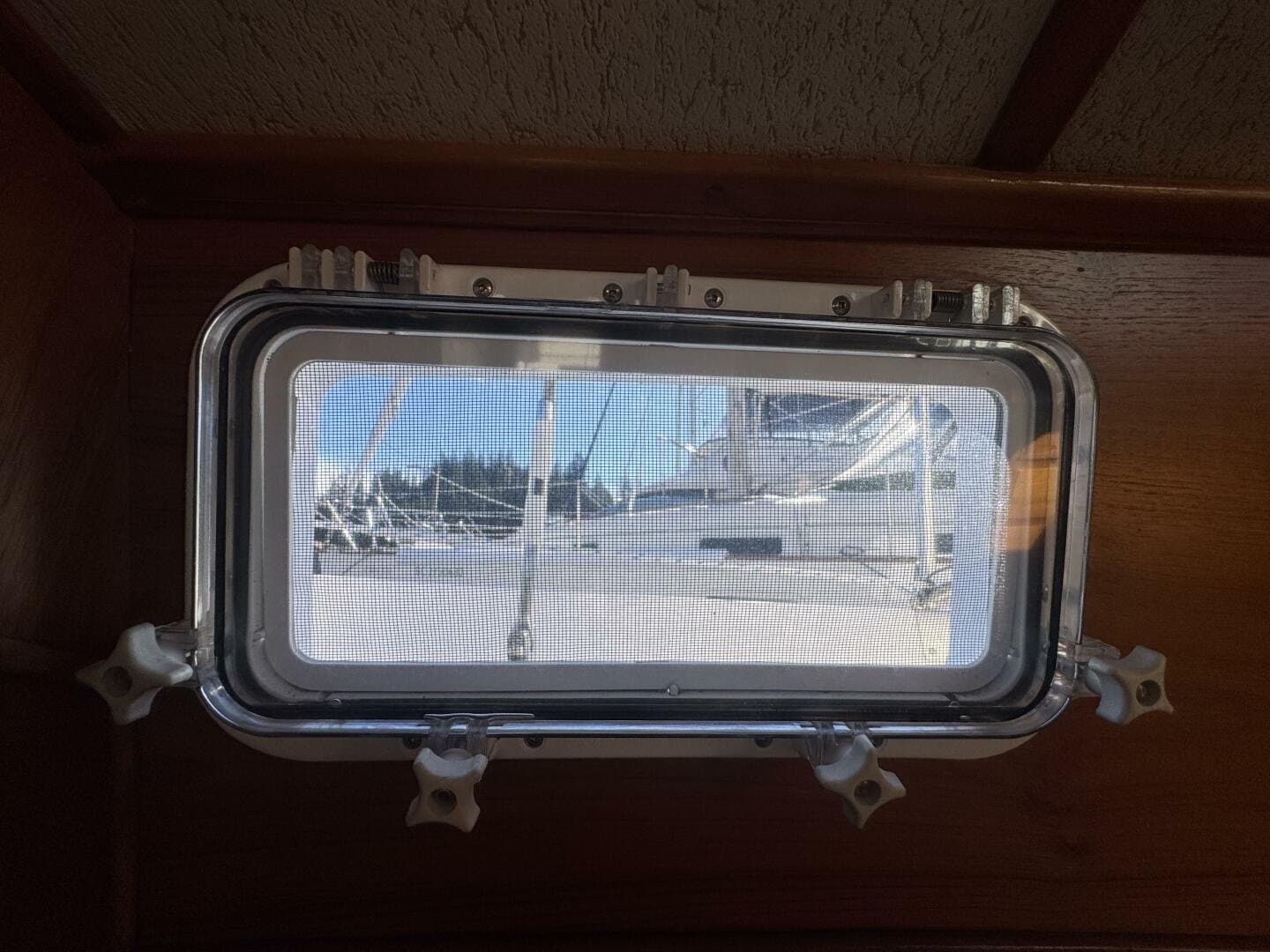 1981 Truant 37 Raised Pilothouse