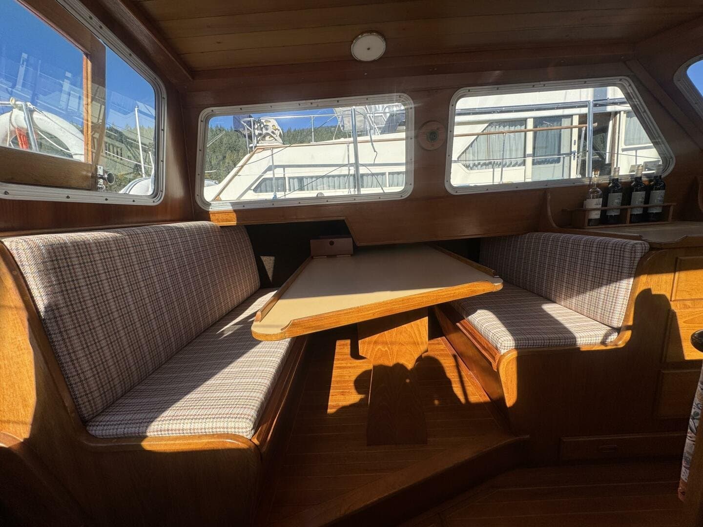 1981 Truant 37 Raised Pilothouse