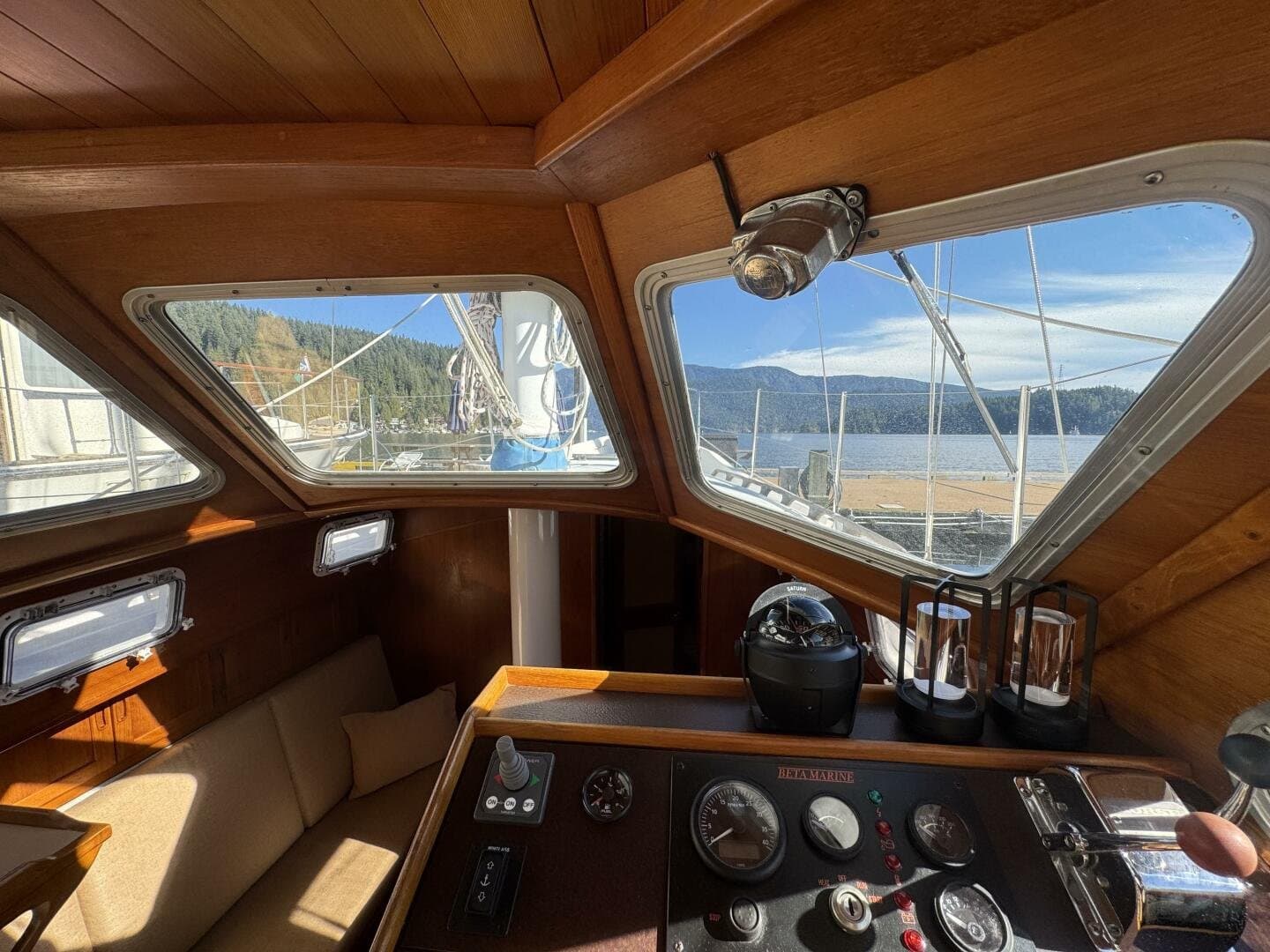 1981 Truant 37 Raised Pilothouse