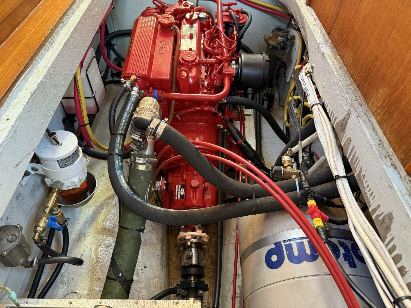 1981 Truant 37 Raised Pilothouse