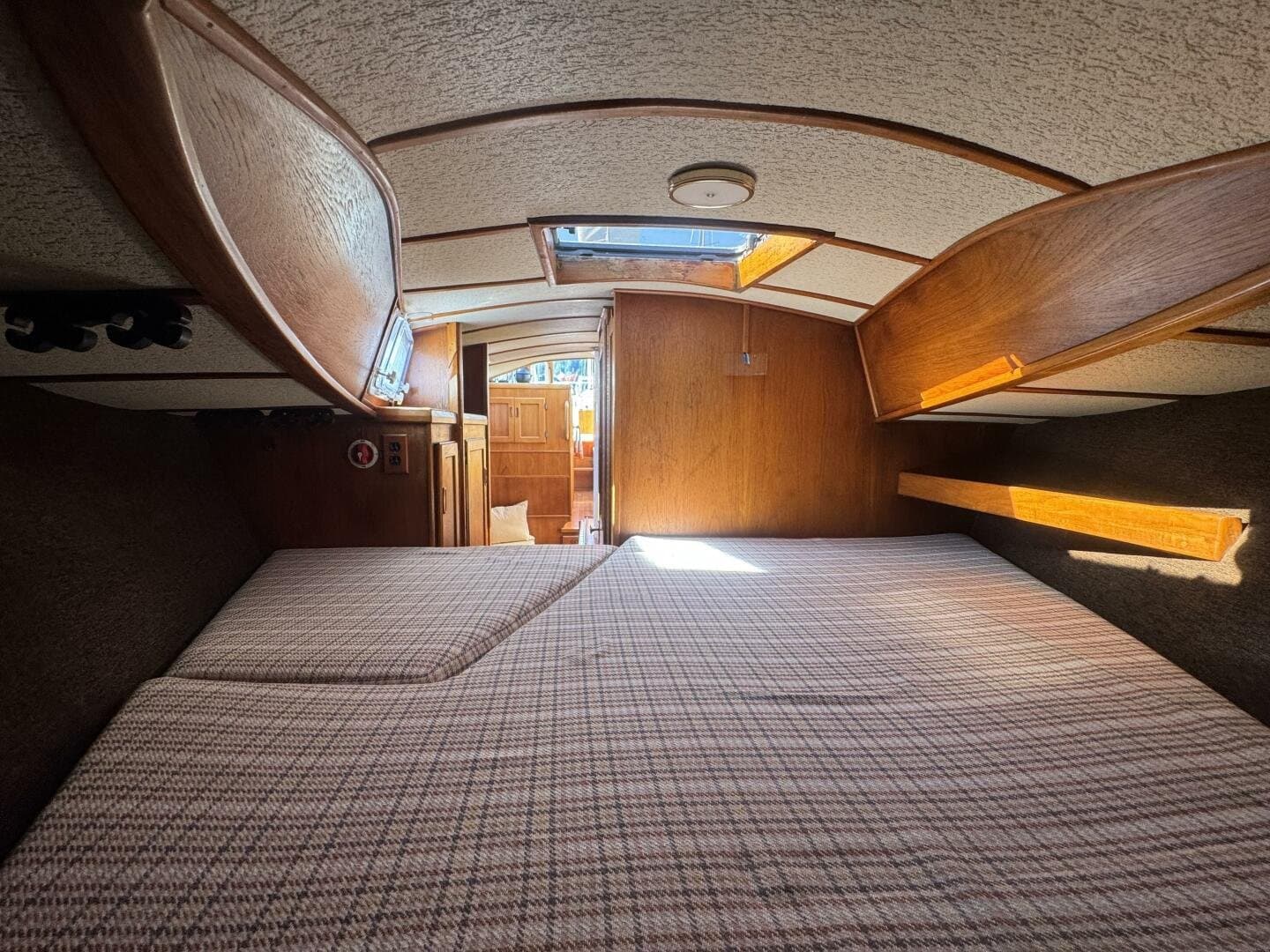 1981 Truant 37 Raised Pilothouse