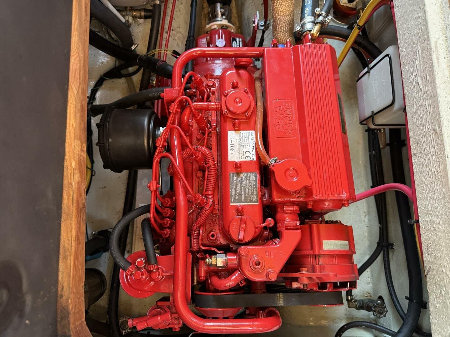 1981 Truant 37 Raised Pilothouse