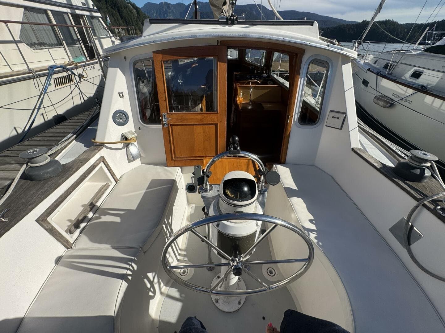 1981 Truant 37 Raised Pilothouse