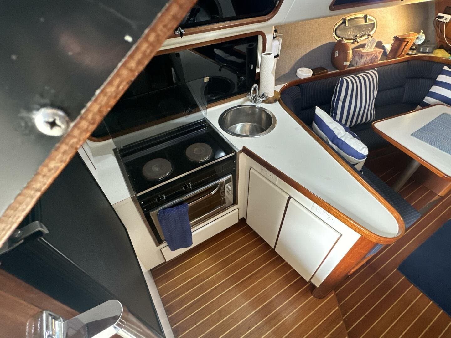 1988 Tiara Yachts 3300 Open